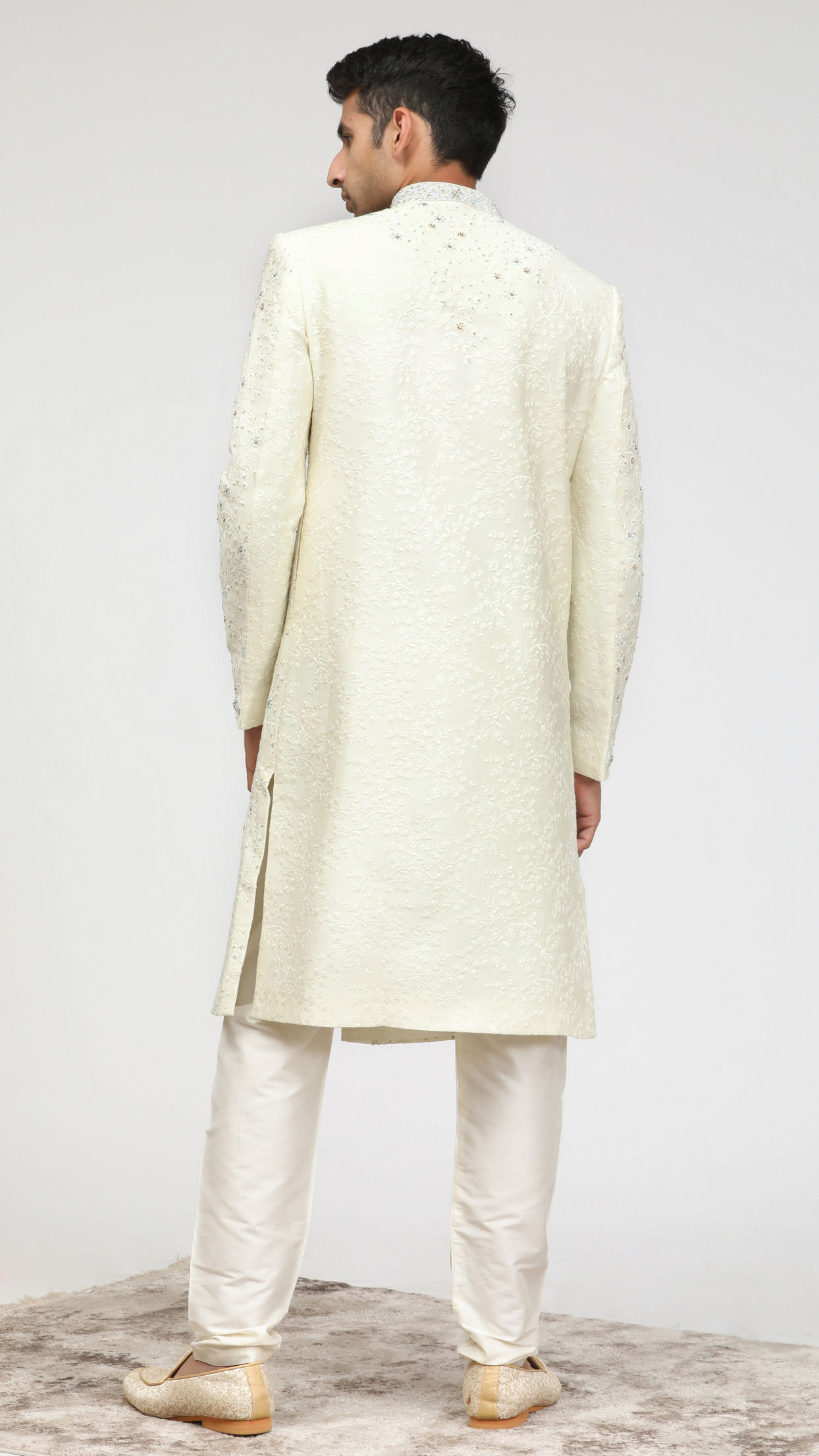 alt message - Manyavar Men Pearl White Embroidered Sherwani With Dupatta image number 2