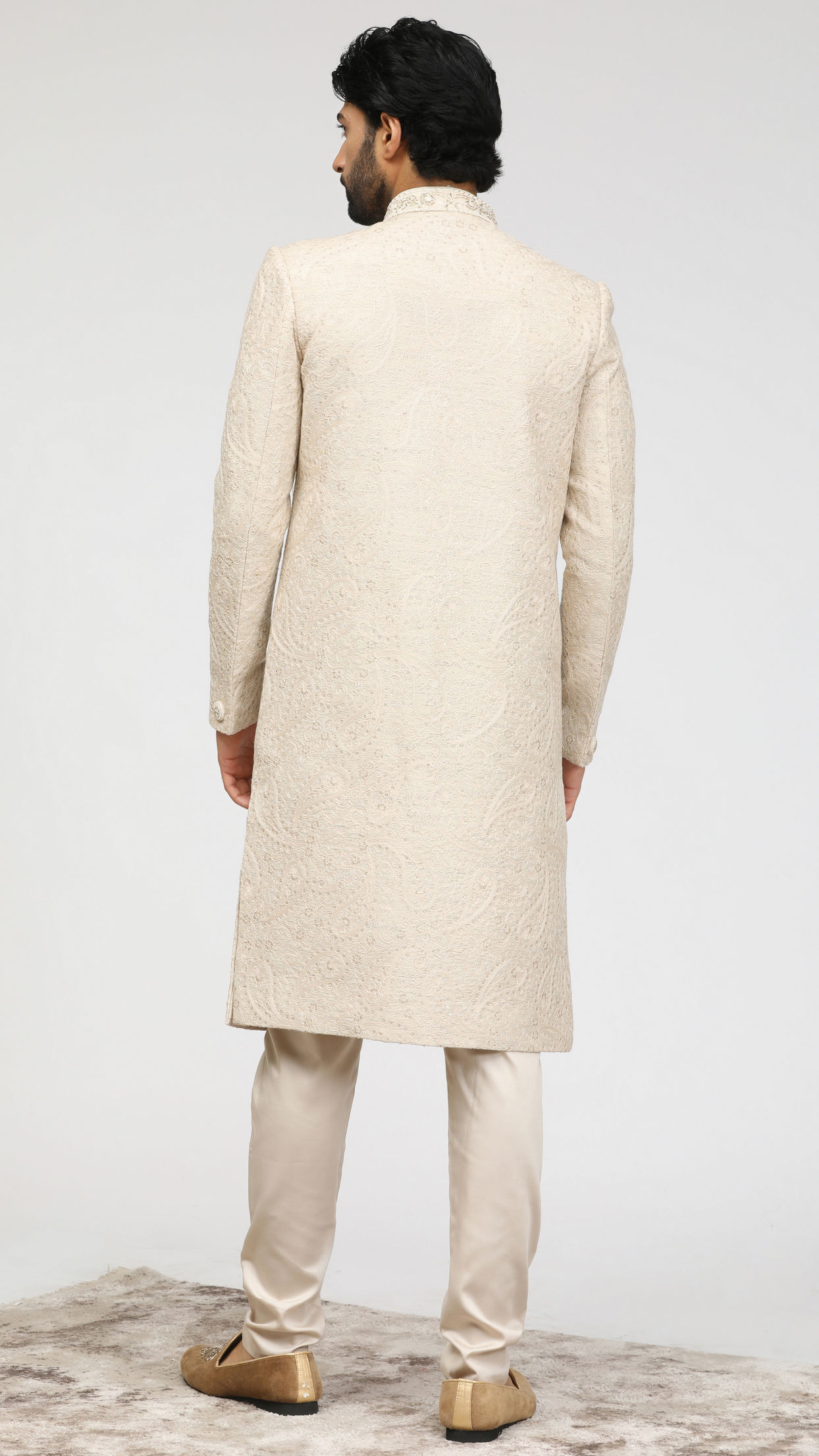 alt message - Manyavar Men Ash White Sherwani With Dupatta image number 2