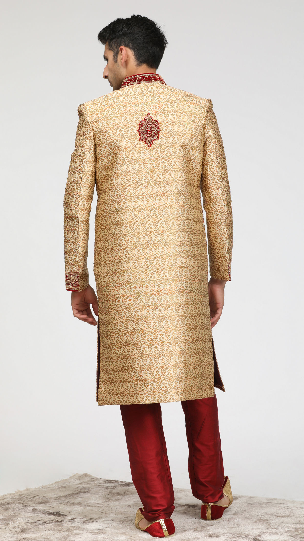 Manyavar Men Traditional Sherwani In Beige image number 2