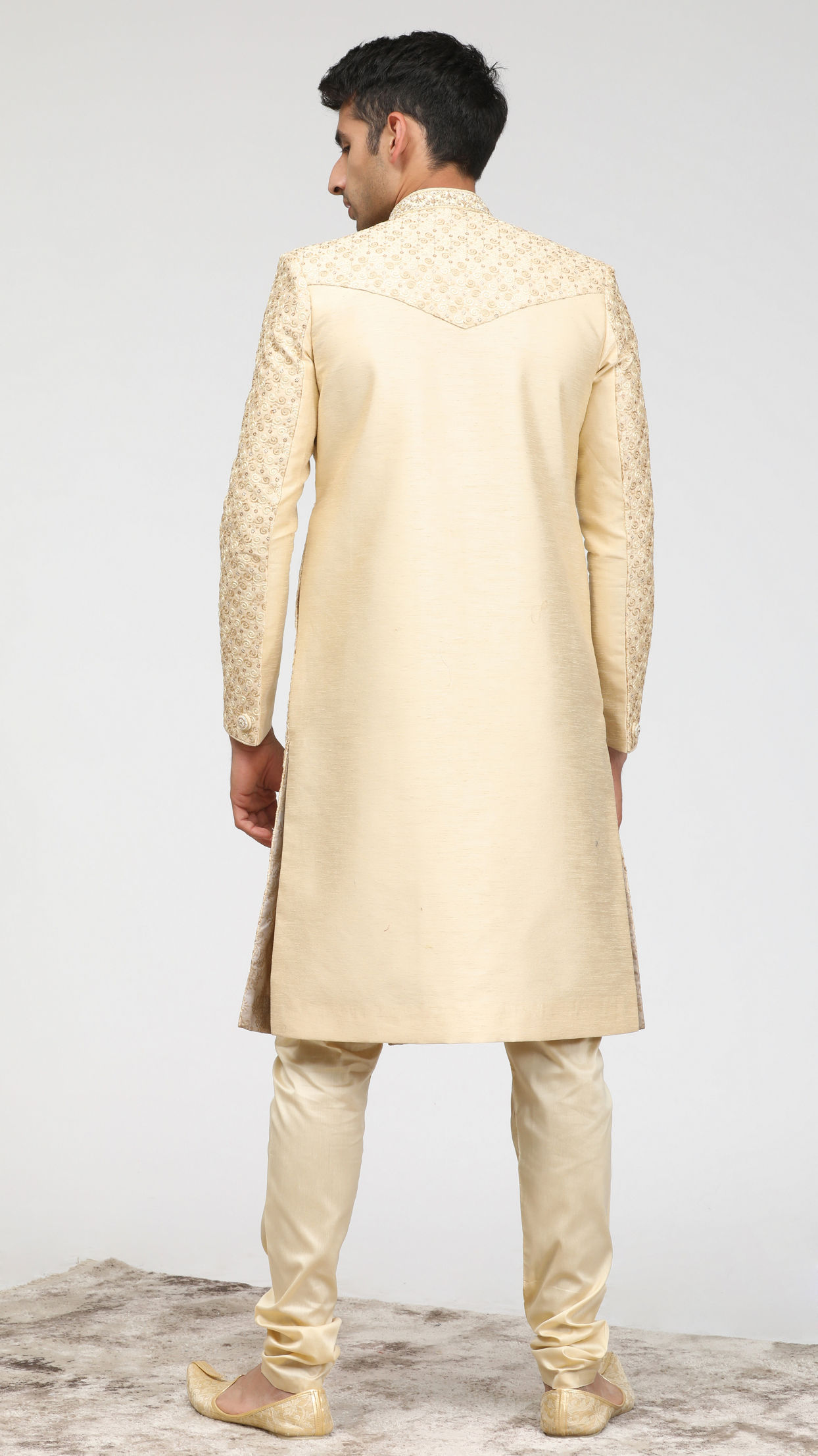 alt message - Manyavar Men Minimalist Cream Sherwani image number 2