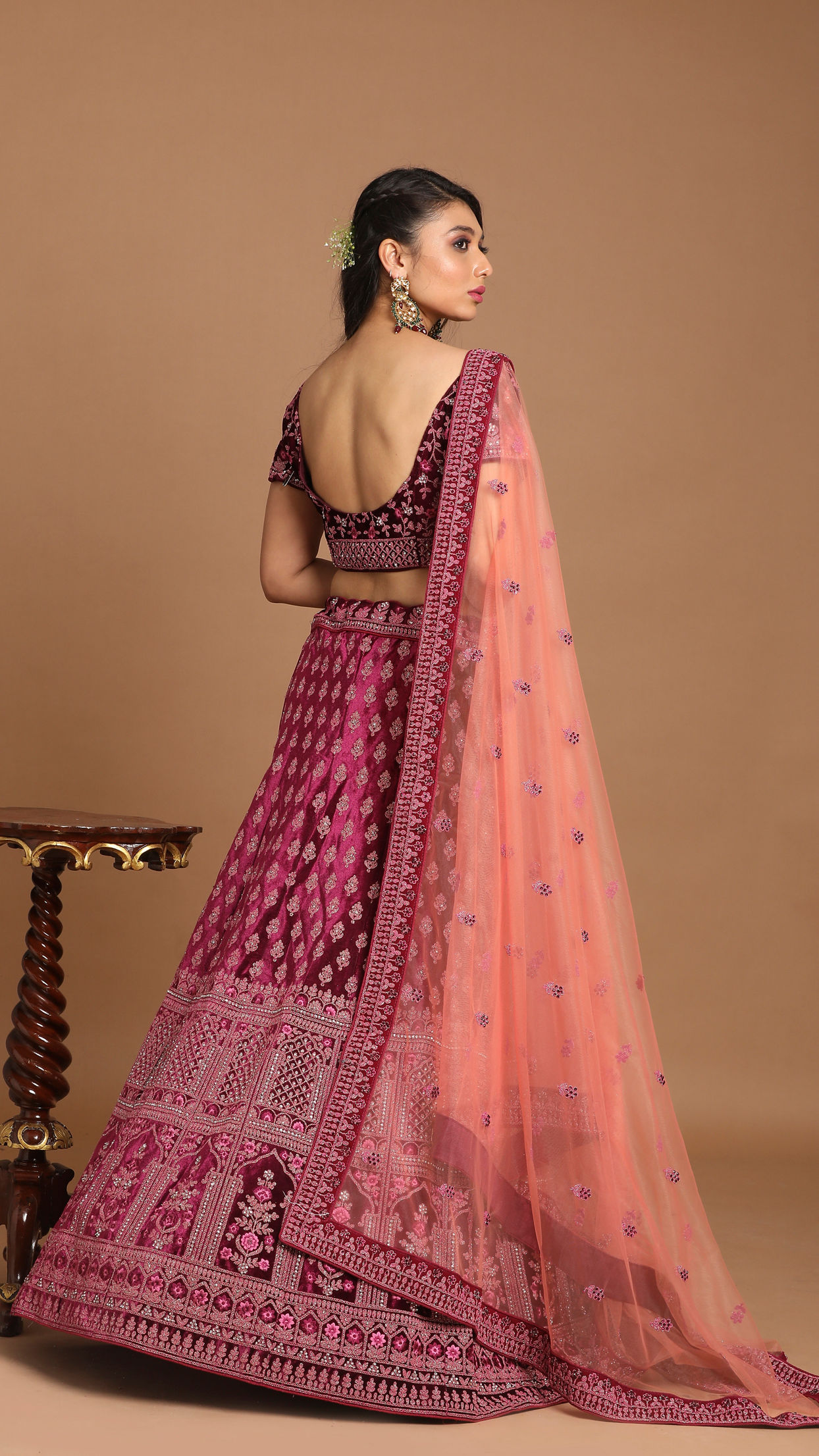 alt message - Mohey Women Wine Red Velvet Lehenga image number 3