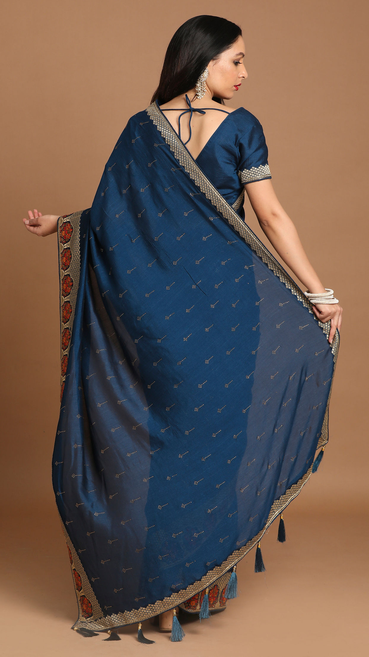 Mohey Women Georgeous Blus Saree