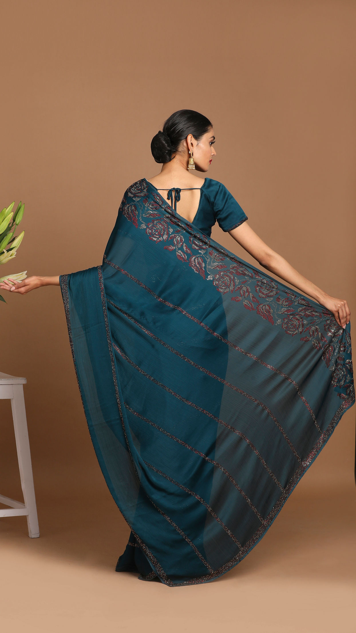 Mohey Women Bold Blue Chiffon Saree