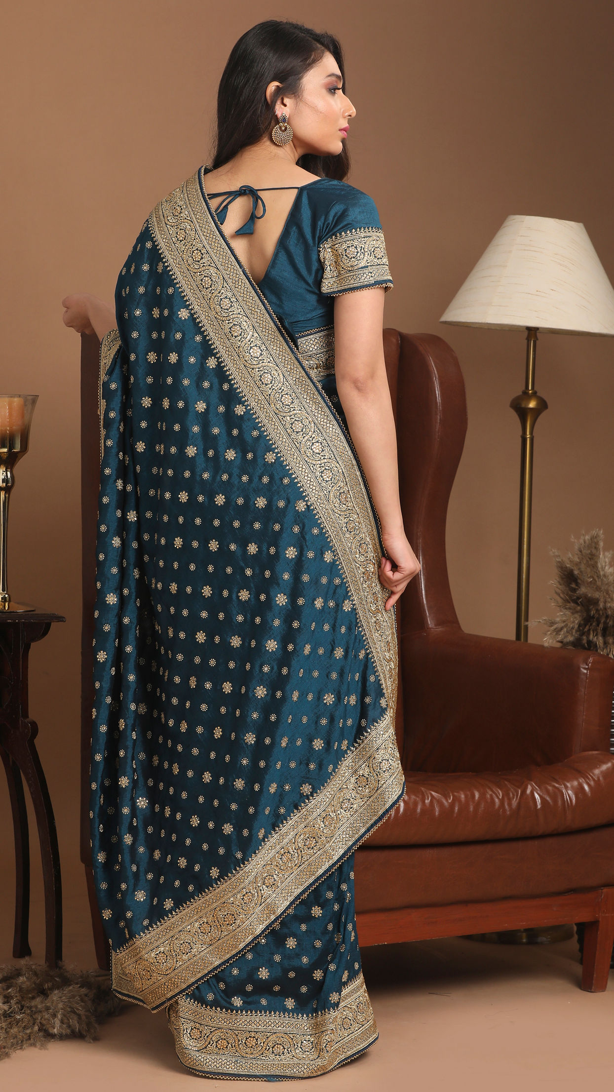 Mohey Women Sensuous Blue Saree