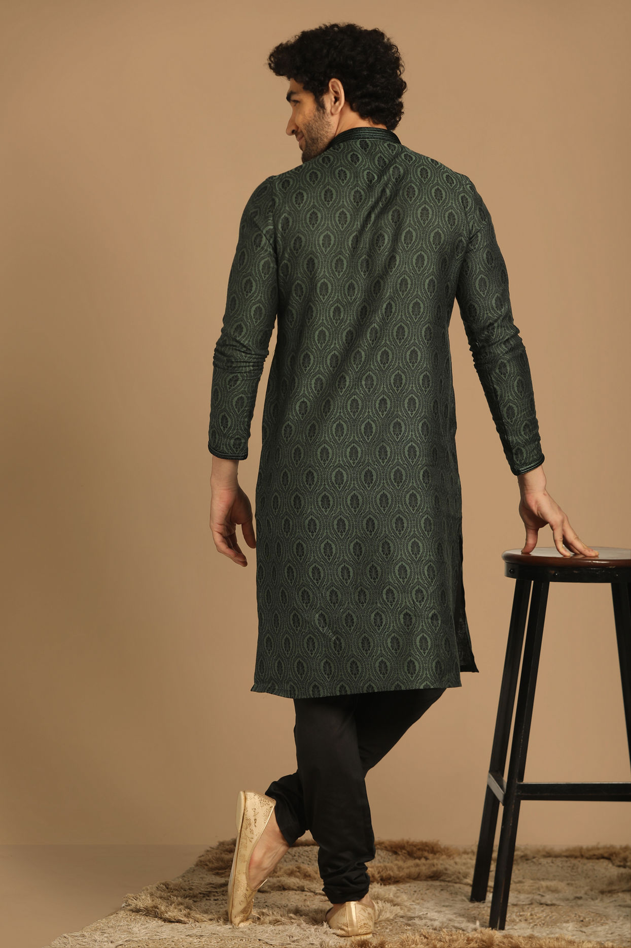 alt message - Manyavar Men Dapper Light Green Kurta Set image number 2