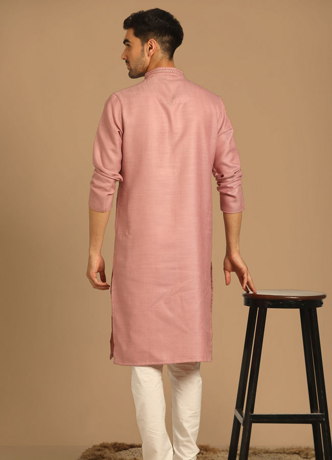 alt message - Manyavar Men Minimalist Pink Kurta Set image number 2