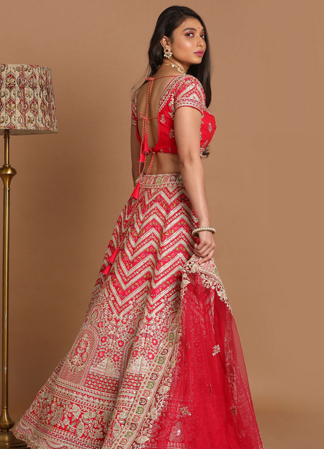 alt message - Mohey Women Ethereal Rani Pink Lehenga image number 2