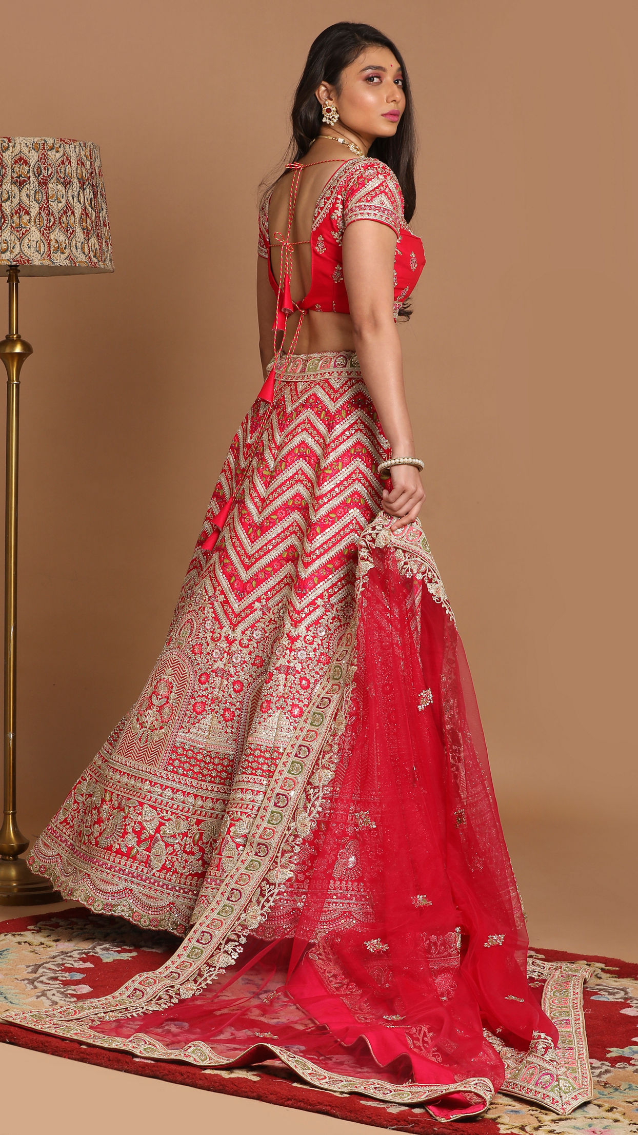 alt message - Mohey Women Ethereal Rani Pink Lehenga image number 2