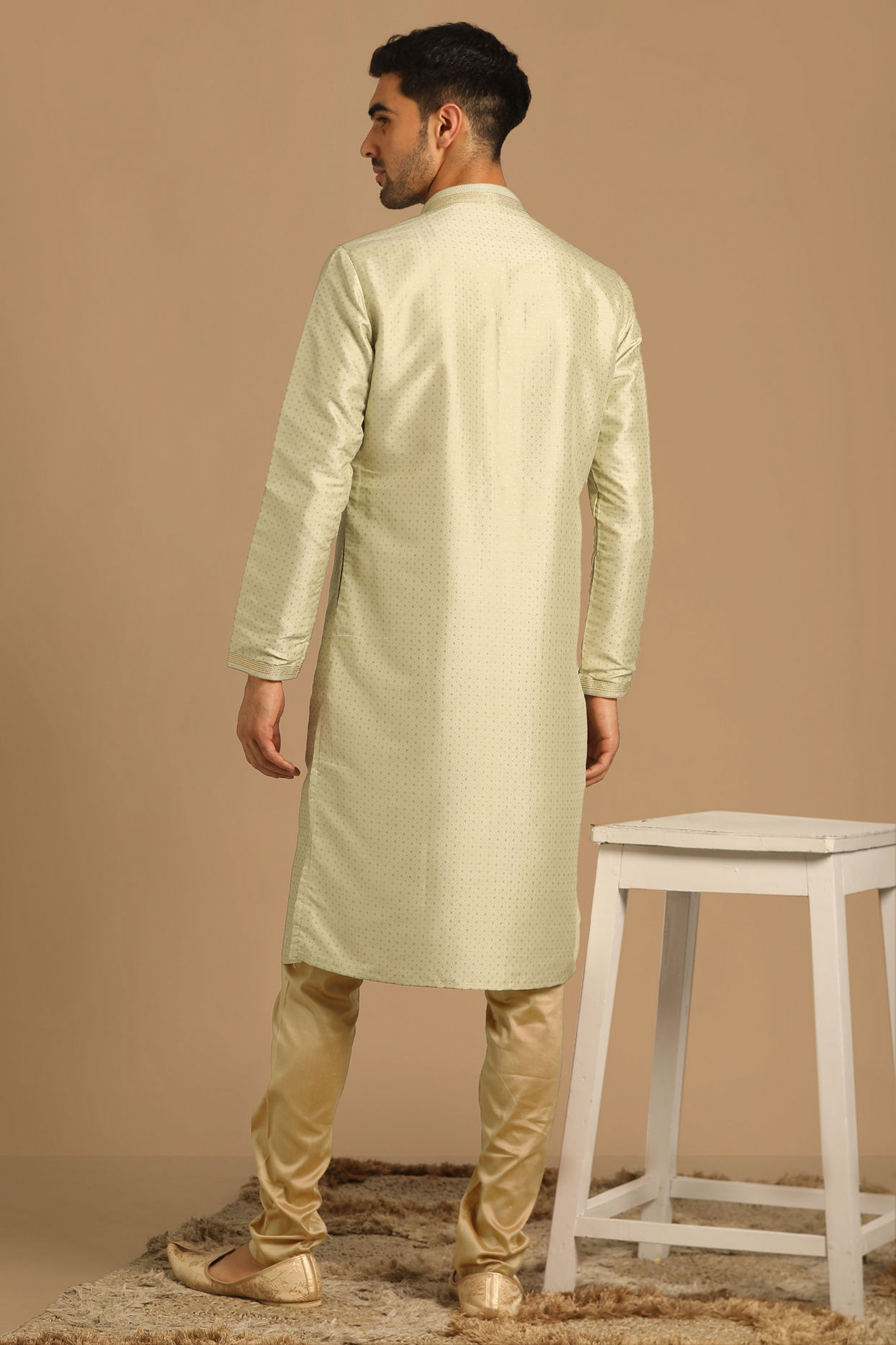 alt message - Manyavar Men Pista Self Booti Kurta Pajama image number 3