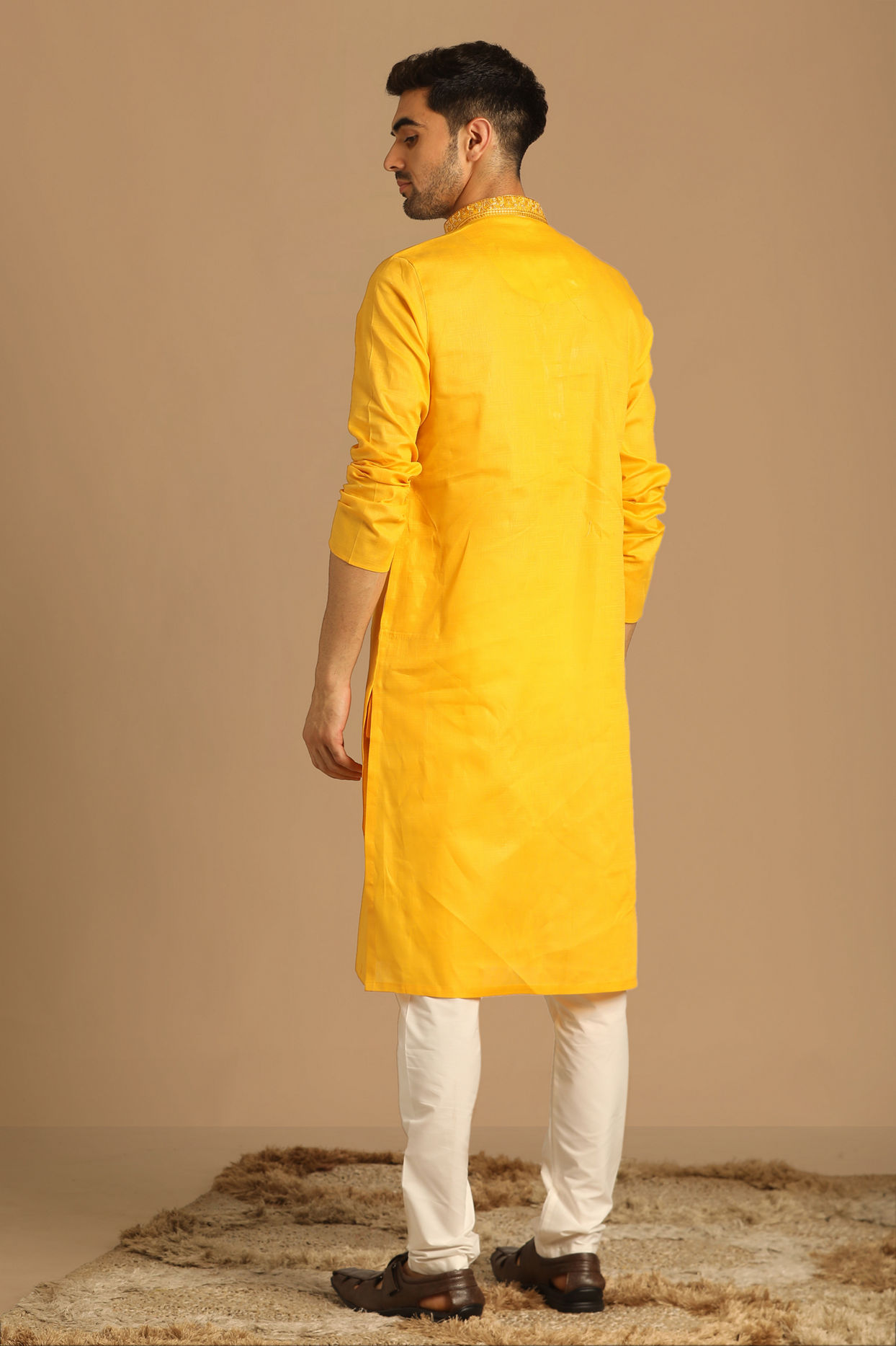 alt message - Manyavar Men Contemporary Yellow Kurta Pajama image number 2