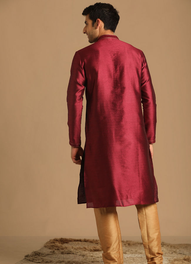 alt message - Manyavar Men Crisp Wine Kurta Pajama image number 2