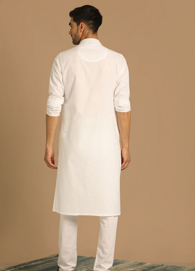 alt message - Manyavar Men Pristine White Kurta Set image number 2