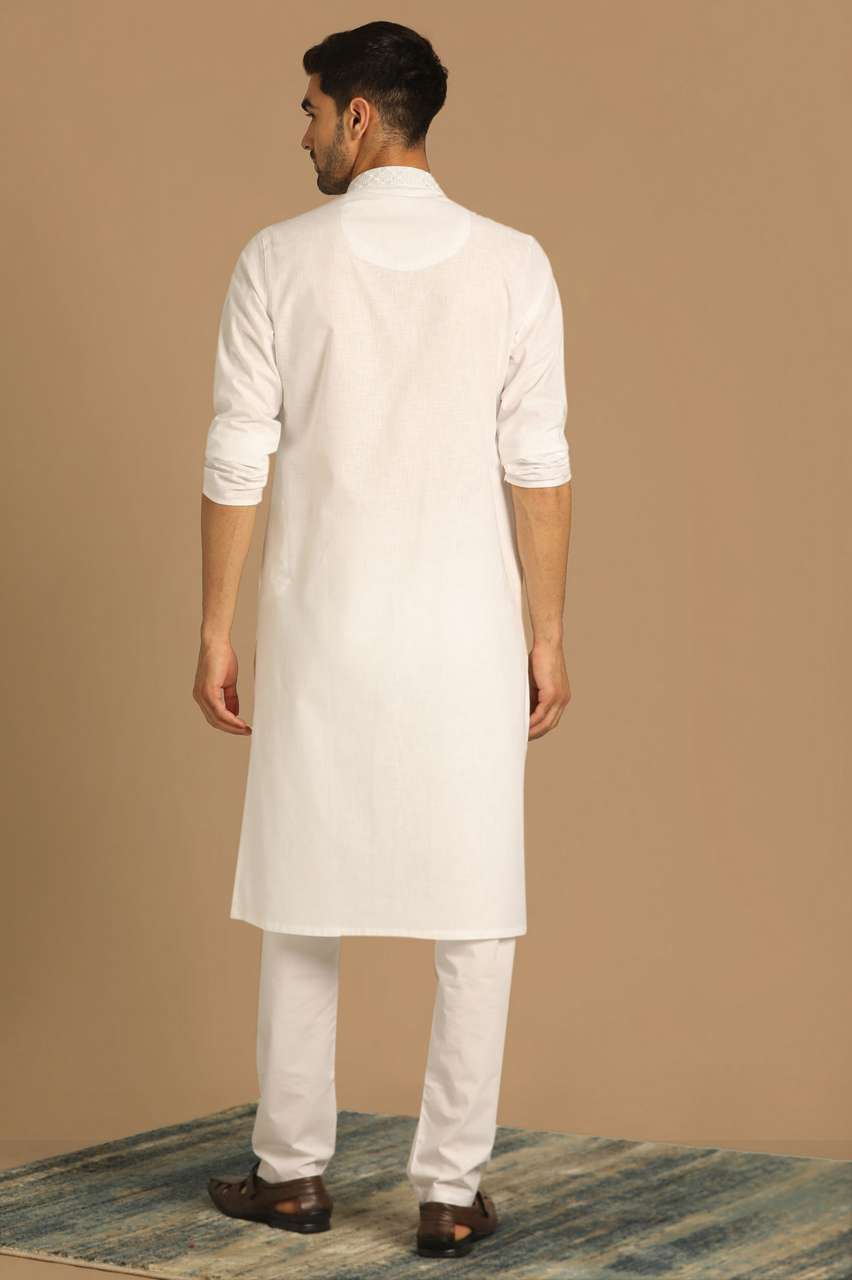 alt message - Manyavar Men Pristine White Kurta Set image number 2