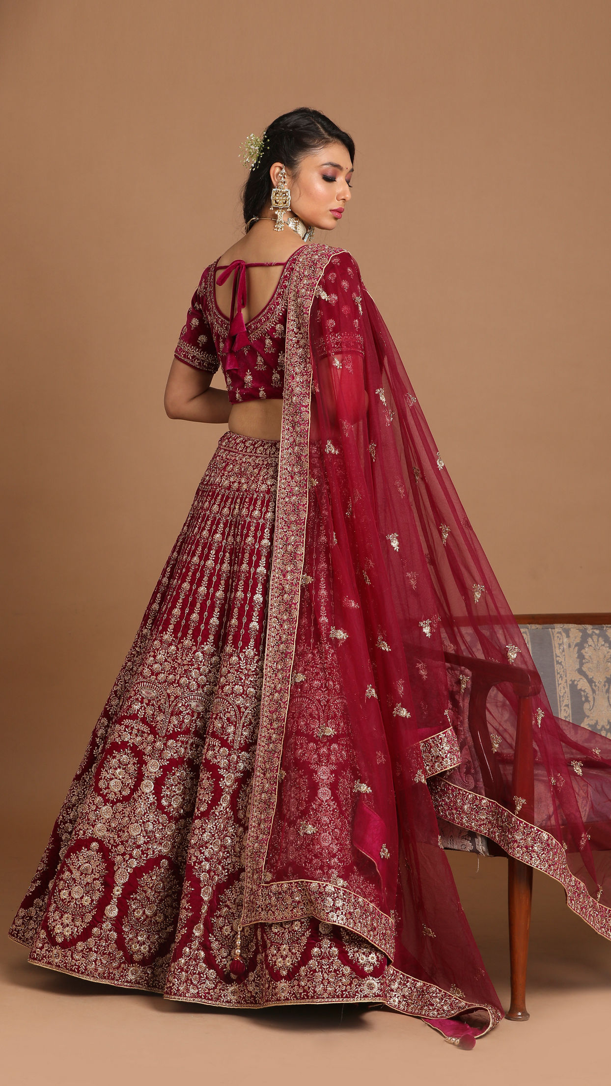 alt message - Mohey Women Velvet Wine Red Lehenga image number 2