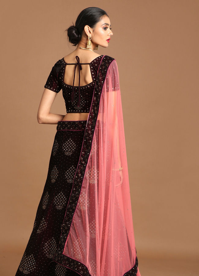 alt message - Mohey Women Luxurious Wine Red Velvet Lehenga image number 3