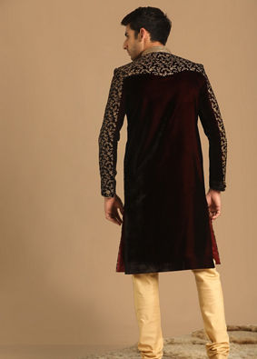 alt message - Manyavar Men Enigmatic Maroon Sherwani With Dupatta image number 2