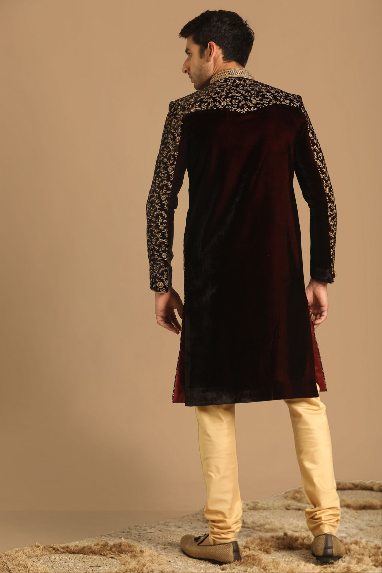 alt message - Manyavar Men Enigmatic Maroon Sherwani With Dupatta image number 2