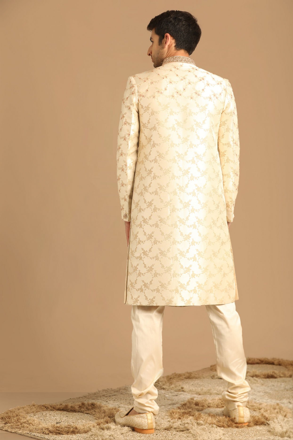 Manyavar Men Charismatic Fawn And Pink Sherwani