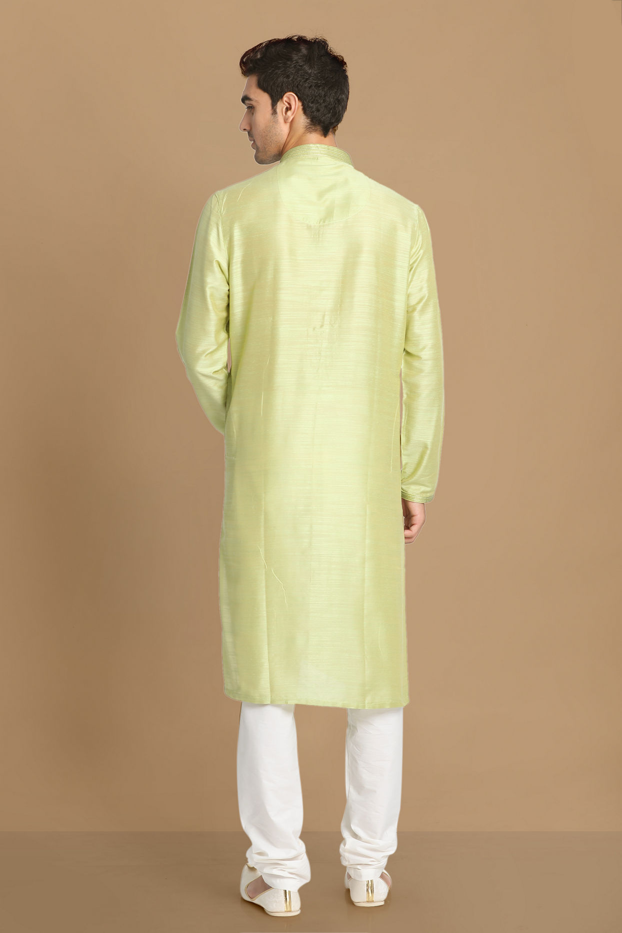 alt message - Manyavar Men Light Green Kurta Pajama With Minimal Work image number 2