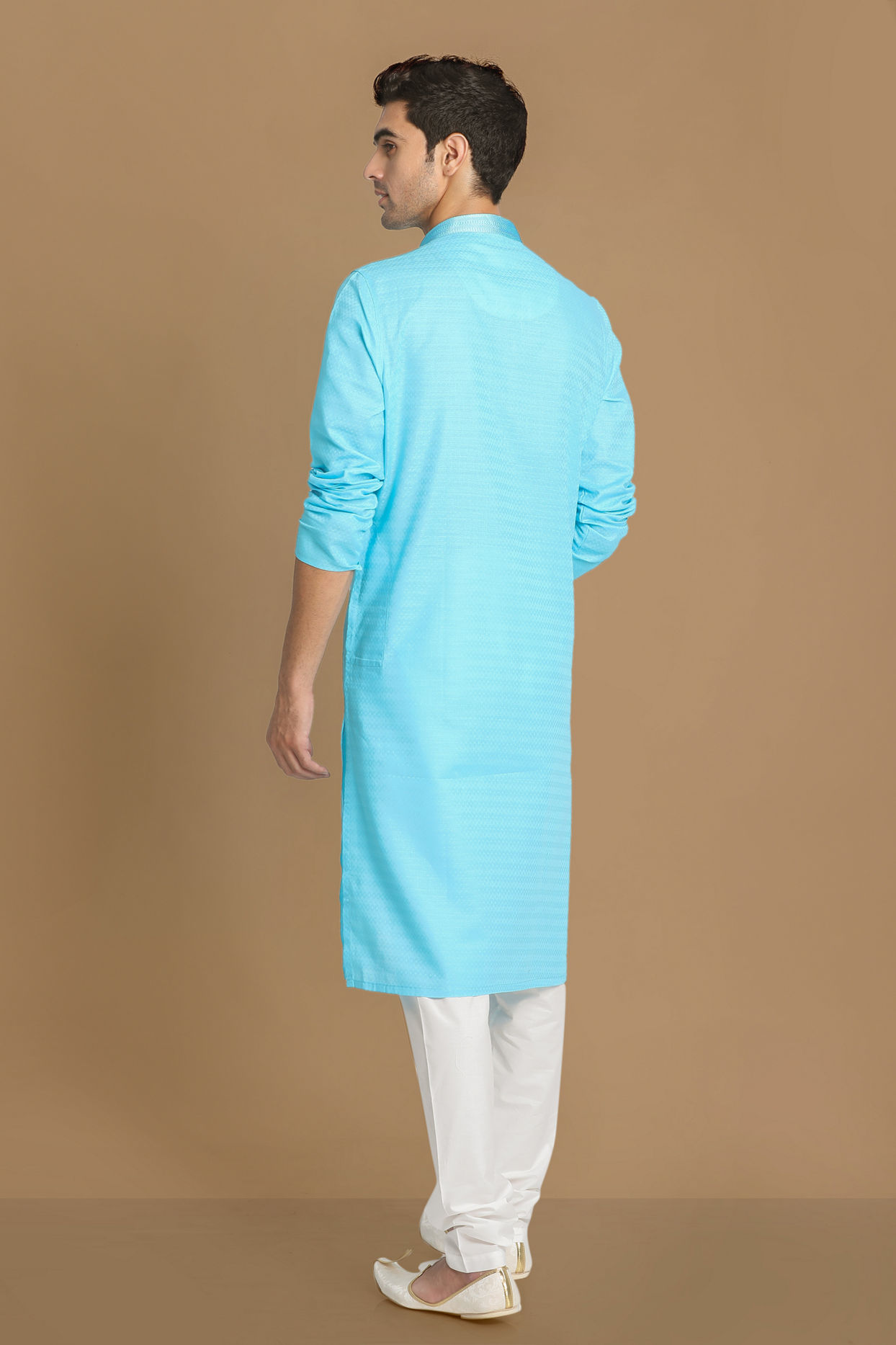 alt message - Manyavar Men Ocean Blue Self Design Kurta Set image number 2