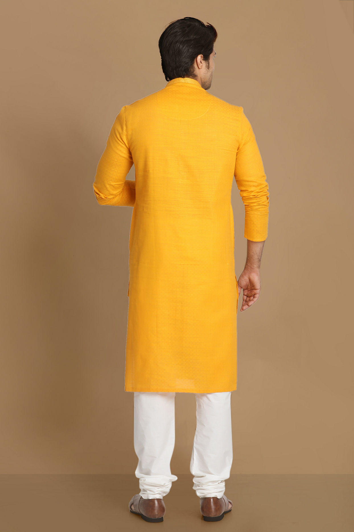 Manyavar Men Mustard Yellow Solid Kurta Pajama image number 2