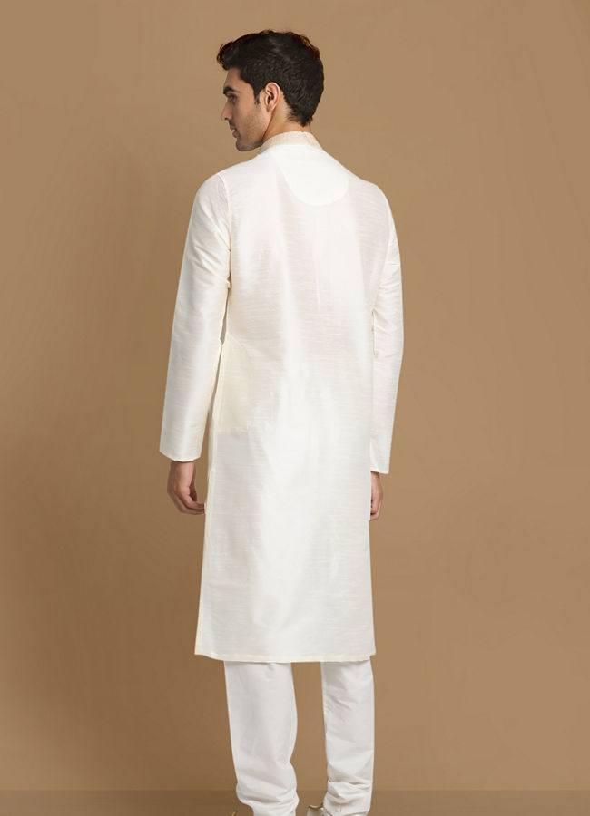 alt message - Manyavar Men Ivory White Plain Kurta image number 2