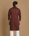 Manyavar Men Floral Kurta In Maroon & Black image number 2