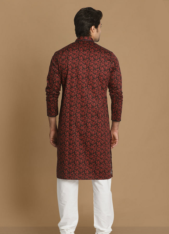 Manyavar Men Floral Kurta In Maroon & Black image number 2