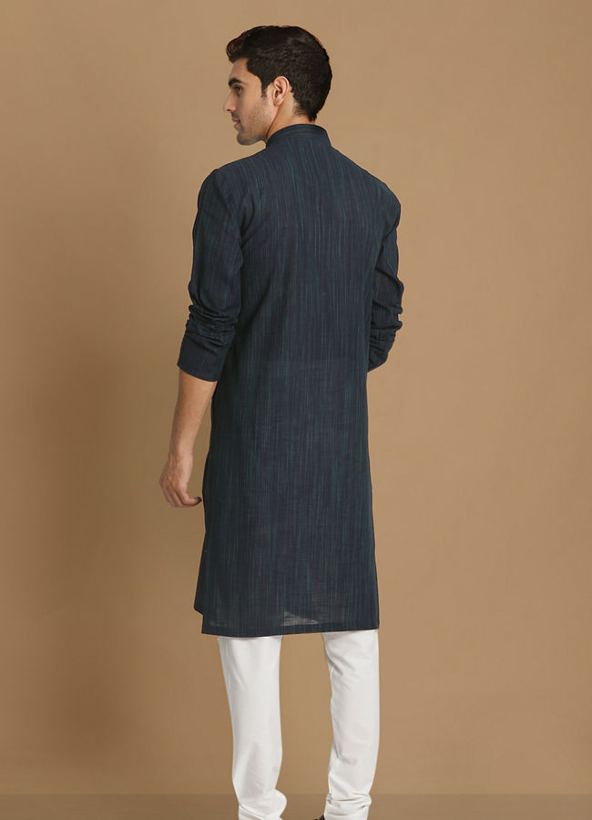 alt message - Manyavar Men Basic Blue Kurta image number 2