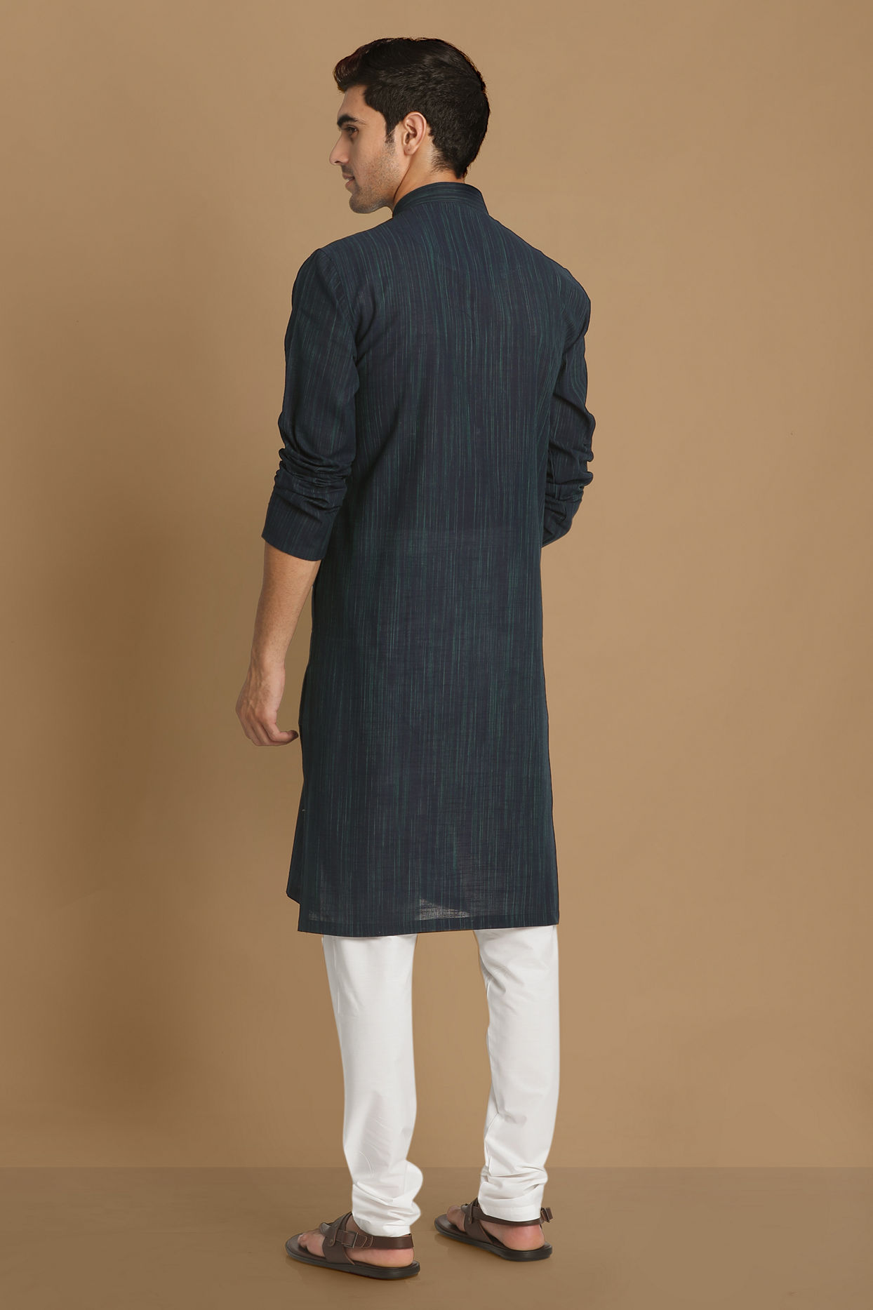 alt message - Manyavar Men Basic Blue Kurta image number 2