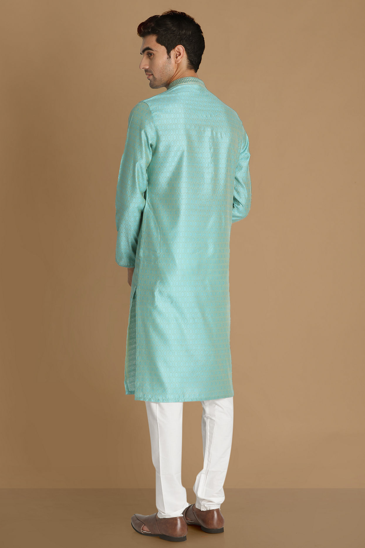 alt message - Manyavar Men Pastel Blue Self Design Kurta Pajama image number 2