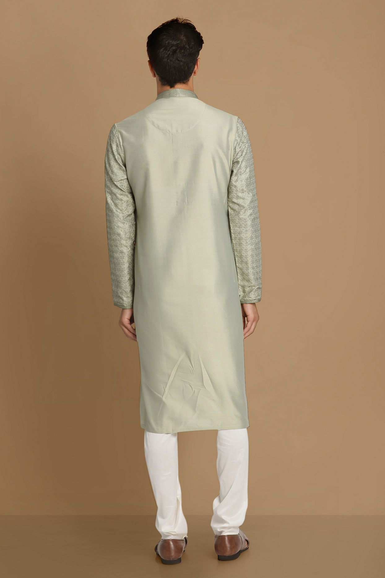 alt message - Manyavar Men Sage Green Self Embroidered Kurta Set image number 2