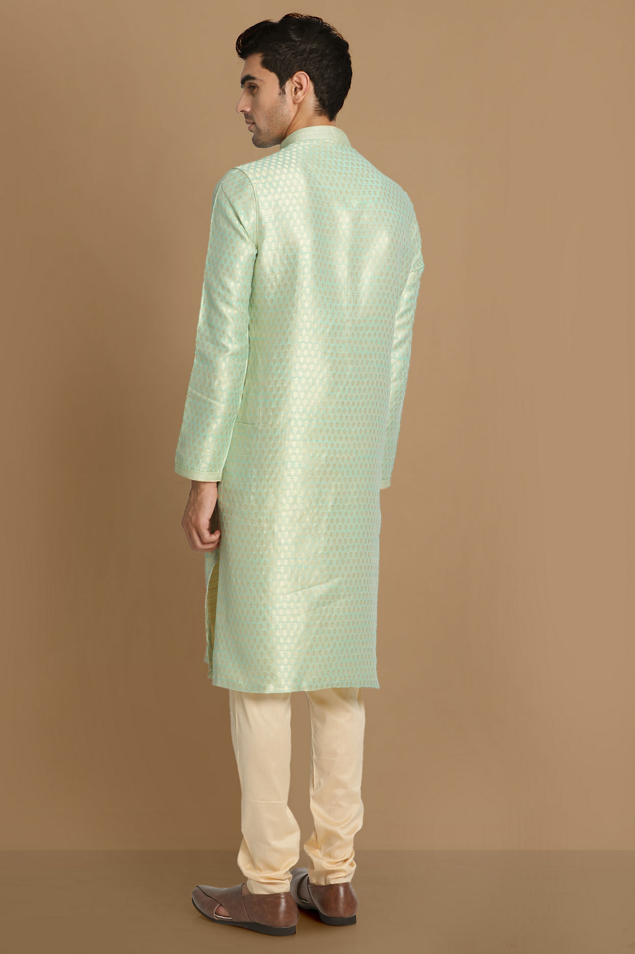 alt message - Manyavar Men Light Green Jacquard Kurta Set image number 2