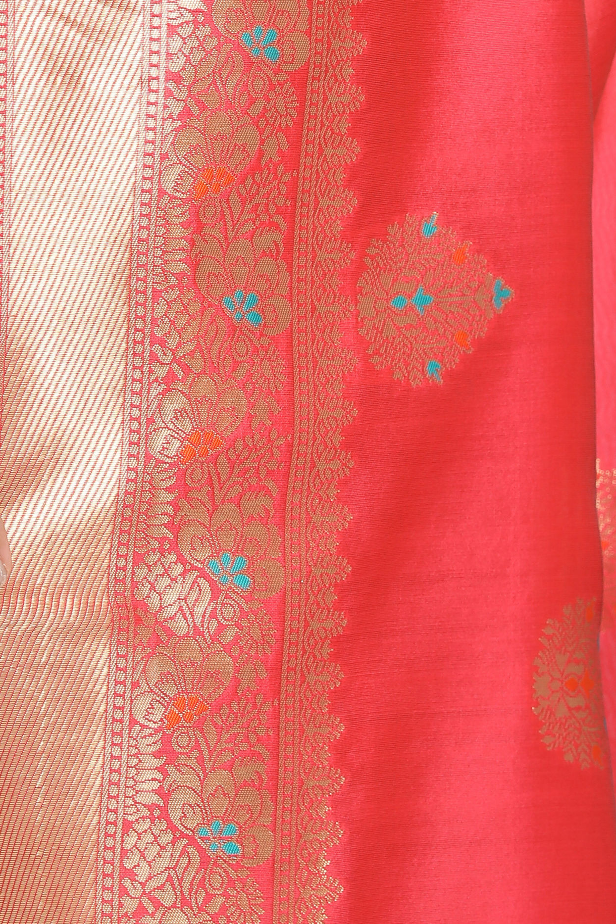 alt message - Mohey Women Pink Weaved Saree image number 2