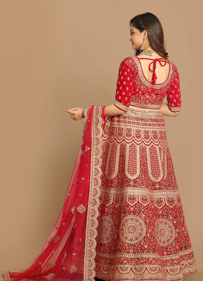 alt message - Mohey Women Regal Rani Bridal Lehenga image number 2