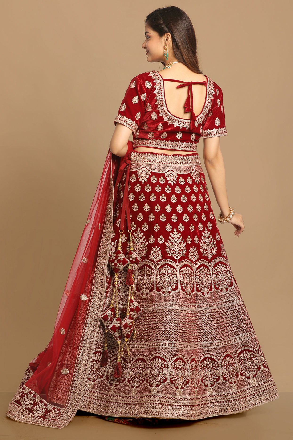 Mohey Women Resplendent Maroon Bridal Lehenga