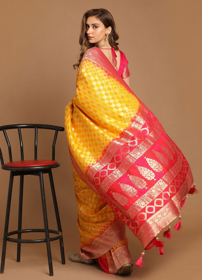 Mohey Women Vibrant Mustard Yellow Saree