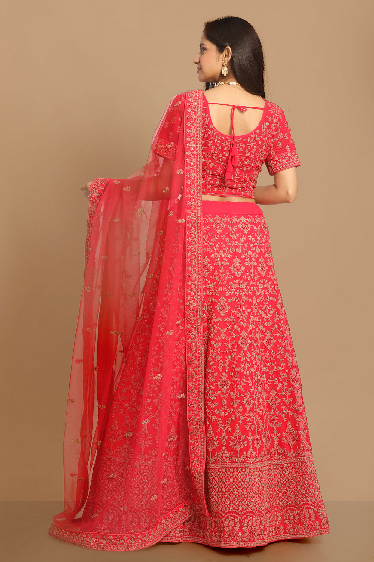 alt message - Mohey Women Ravishing Red Bridal Lehenga image number 3