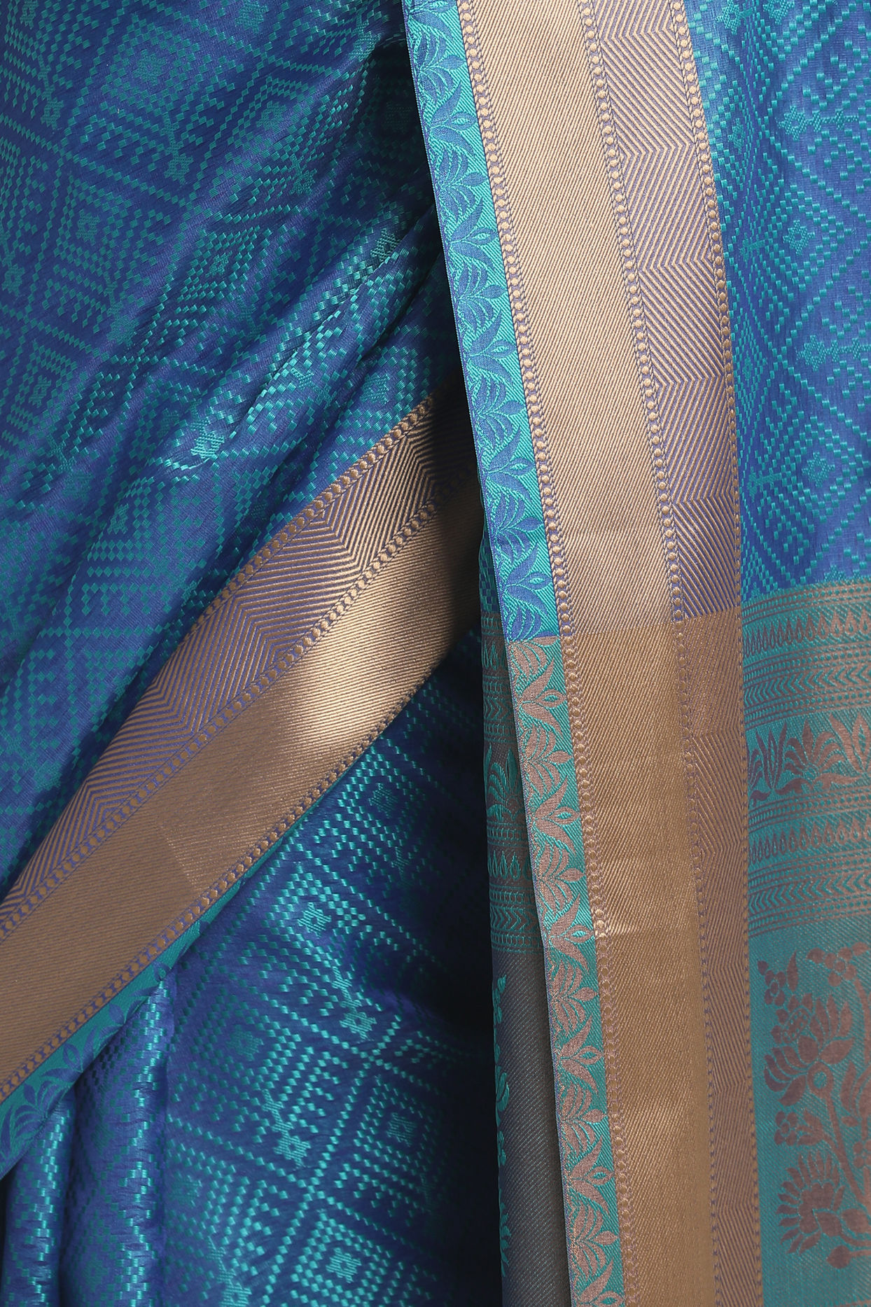 alt message - Mohey Women Glamorous Blue Designer Saree image number 2