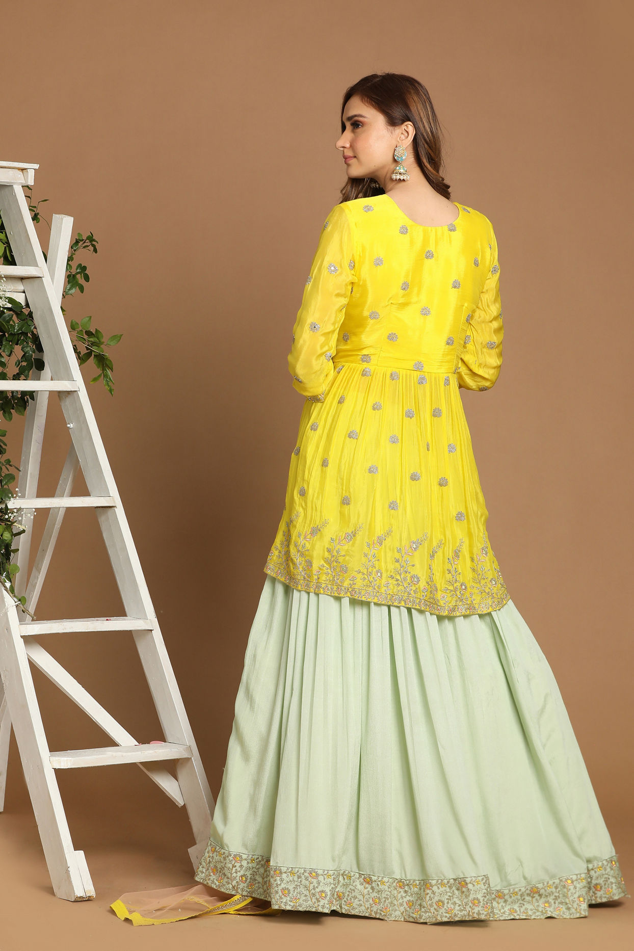 alt message - Mohey Women Bright Yellow Stitched Suit image number 3