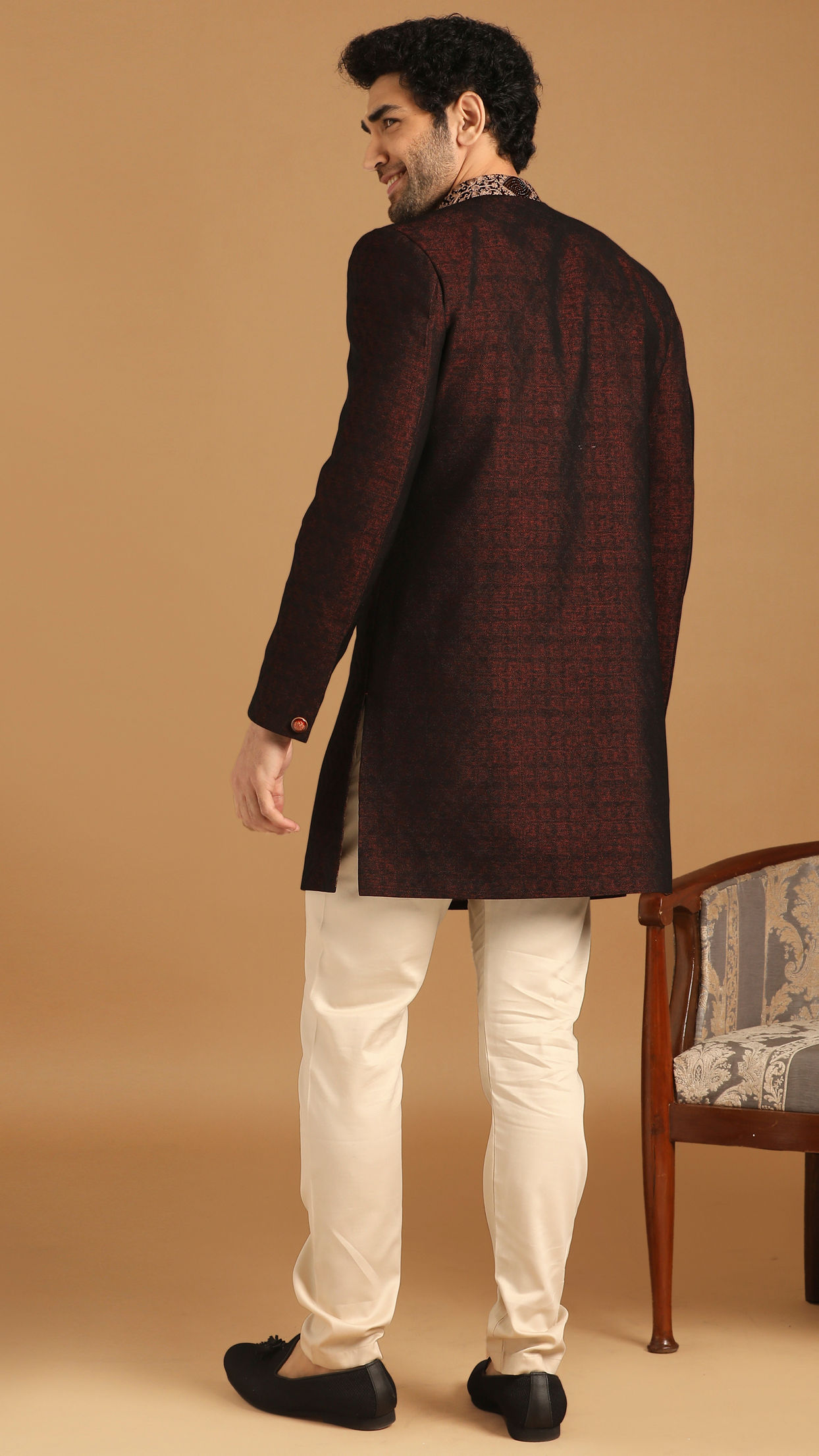 alt message - Manyavar Men Maroon Indo Western With Dupatta image number 2