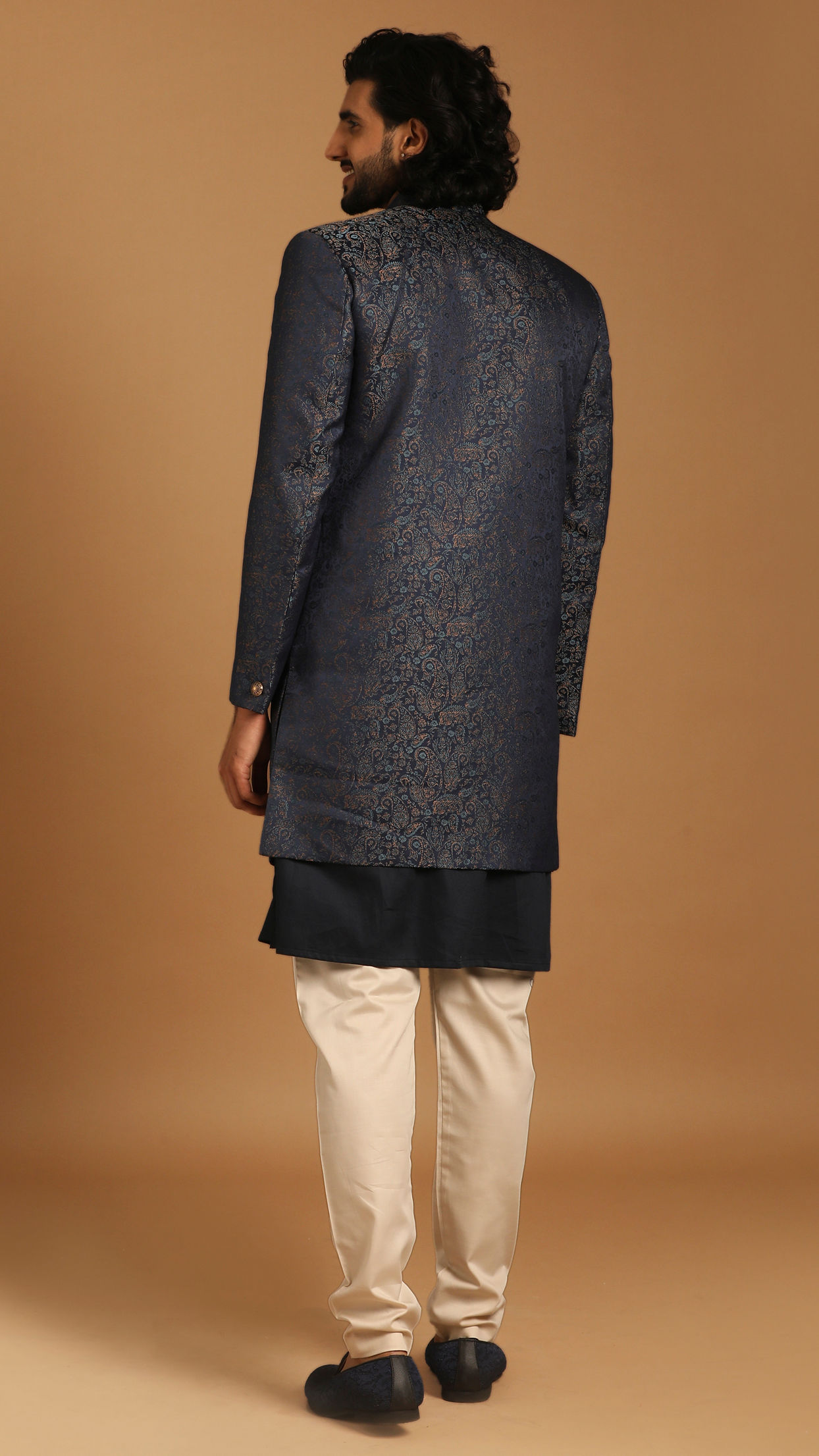 alt message - Manyavar Men Flattering Feroze Indo Western image number 2