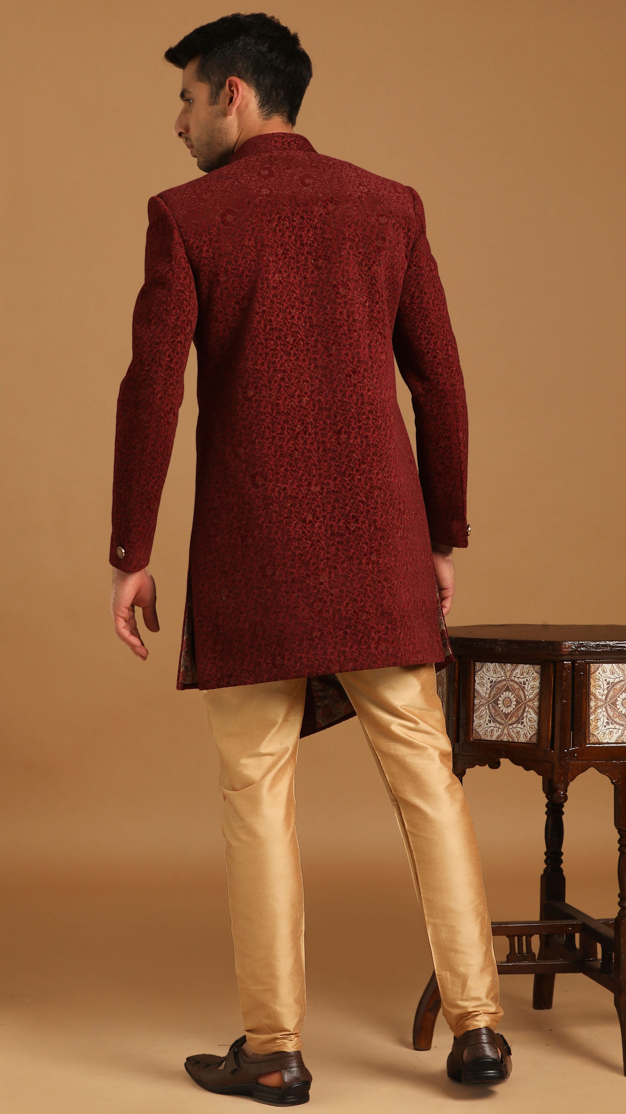 alt message - Manyavar Men Suave Maroon Indo Western Set image number 3