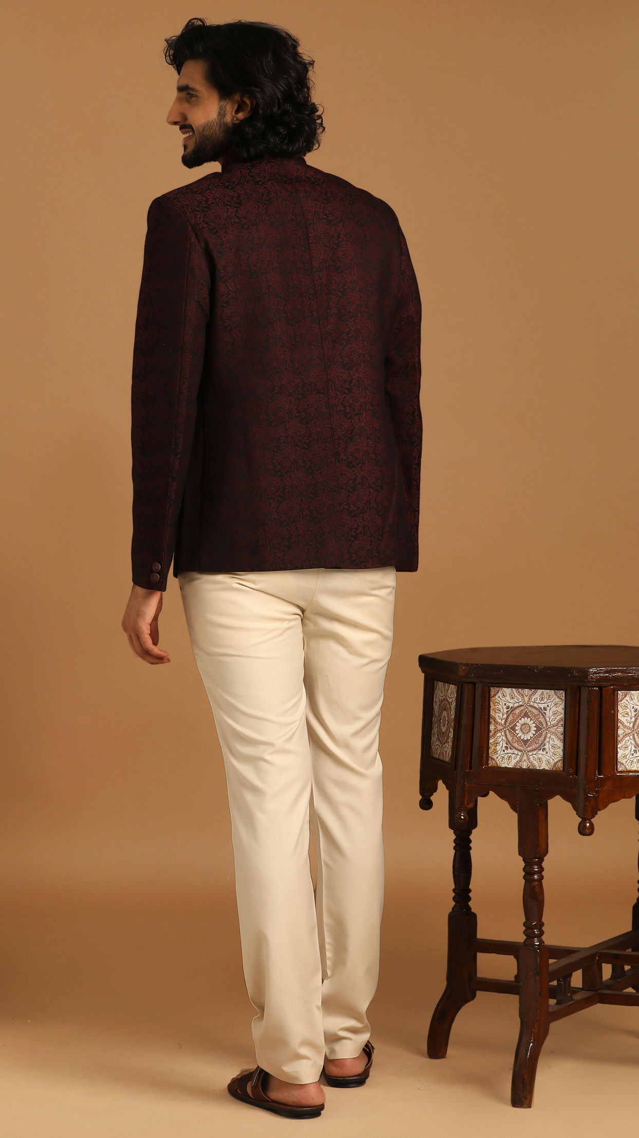 alt message - Manyavar Men Attractive Maroon Indo Western image number 2