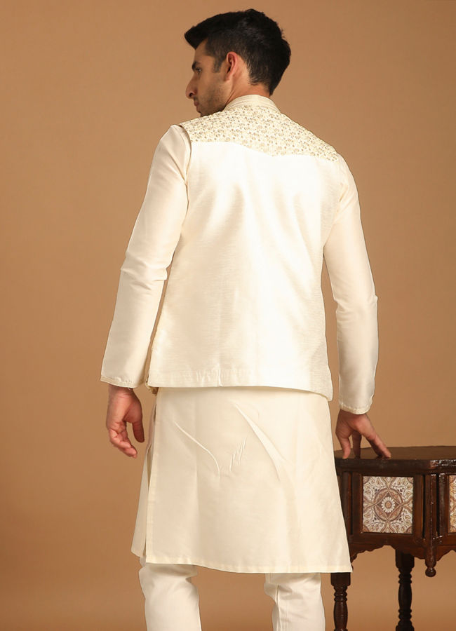 alt message - Manyavar Men Off White Embellished Festive Kurta Jacket Set image number 2