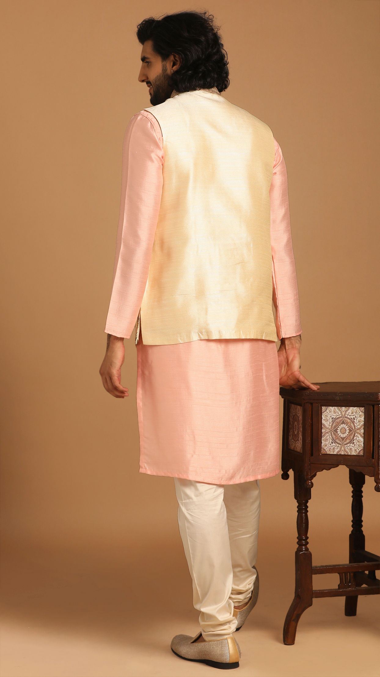 alt message - Manyavar Men Beige And Pink Floral Kurta Jacket image number 2