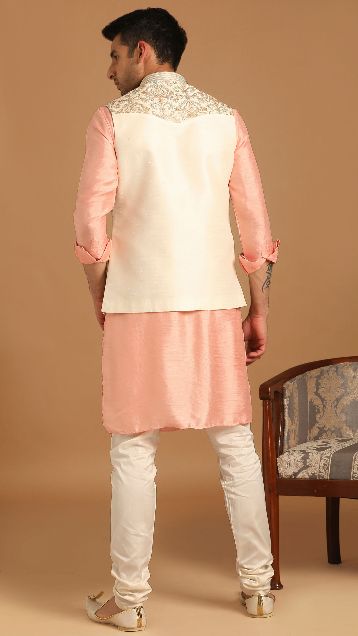 alt message - Manyavar Men Cream And Gajaree Kurta Jacket Set image number 2