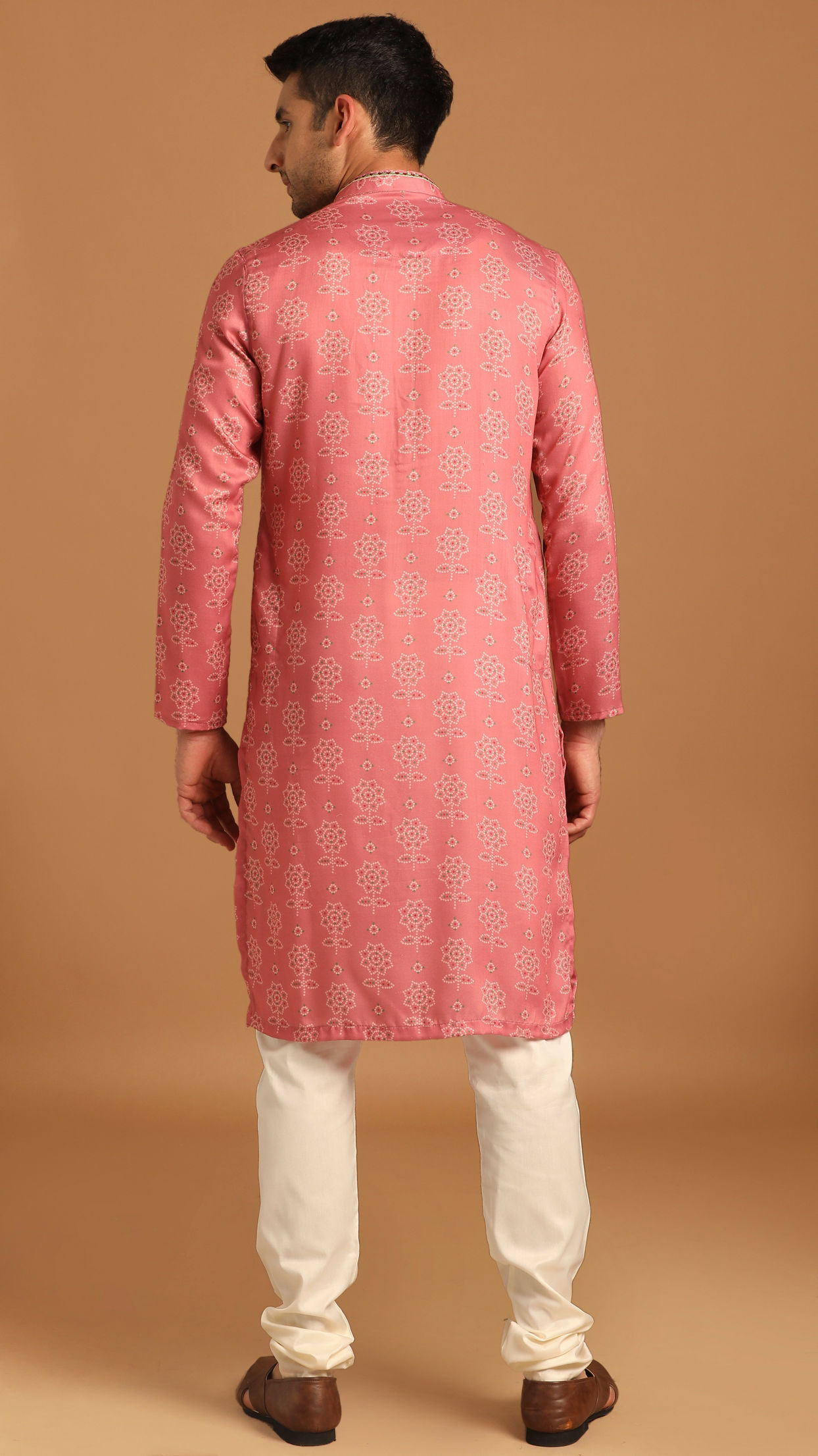 alt message - Manyavar Men Glam Gajaree Kurta Set image number 2