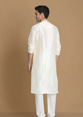 Manyavar Men Off White Plain Kurta Set image number 2