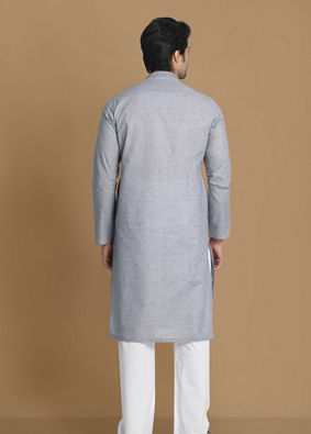 alt message - Manyavar Men Shale Grey Solid Kurta Set image number 2